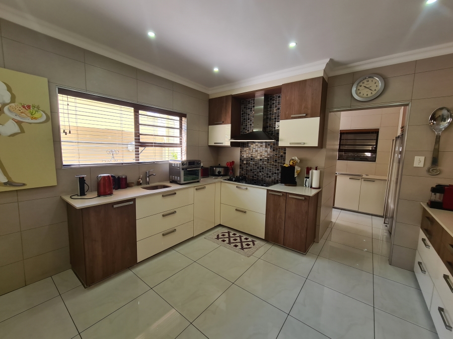 5 Bedroom Property for Sale in Maraldi Estate Free State